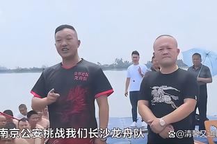 董方卓：我今年踢野球都力不从心，C罗还能获年度金靴太不可思议